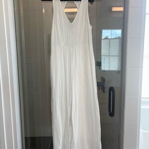 Elegant White Sleeveless Jumpsuit